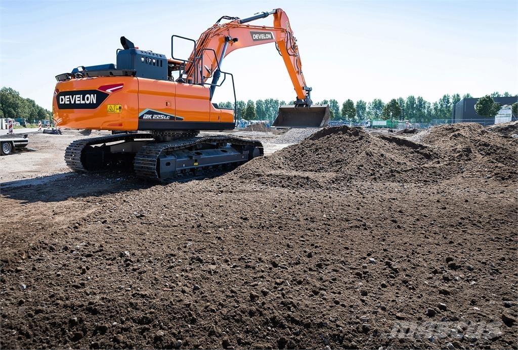 Develon DX225LC-7 履带挖掘机