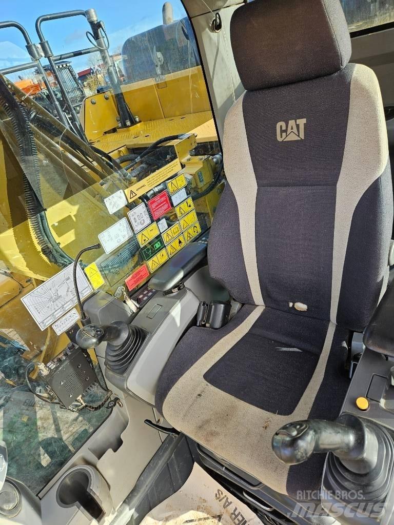 CAT 326 F L 履带挖掘机