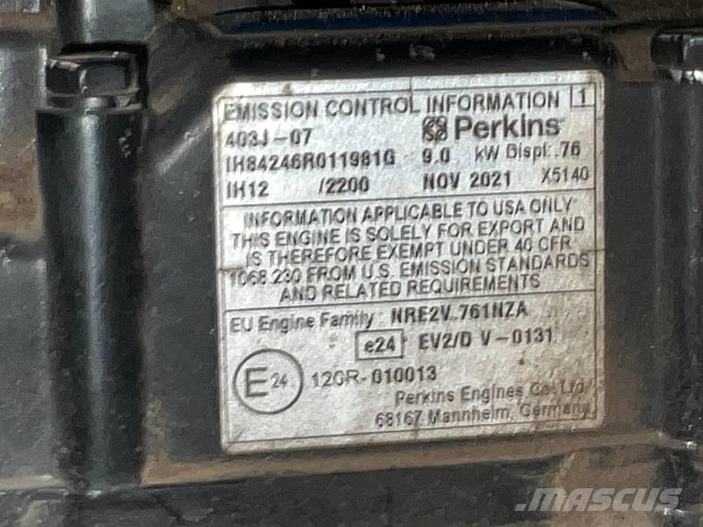 JCB 8008 CTS 小型挖掘机