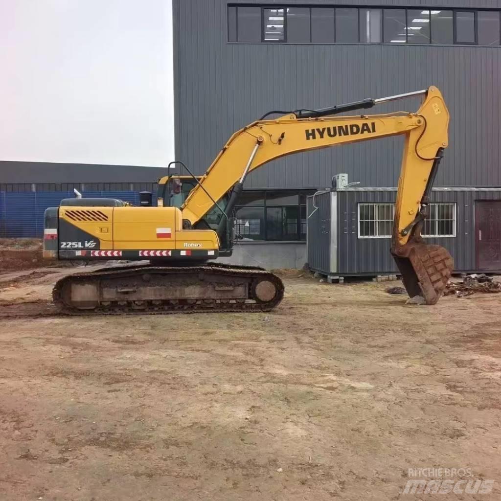 Hyundai R225LVS 轮式挖掘机