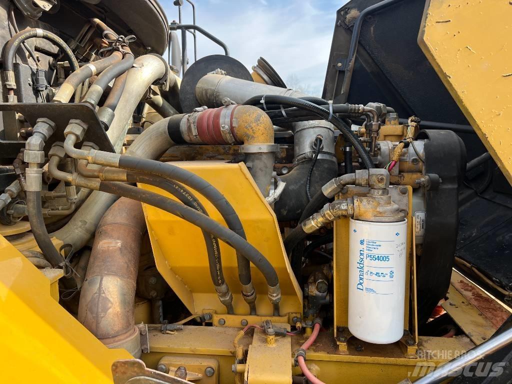 CAT 725 铰接式自卸车