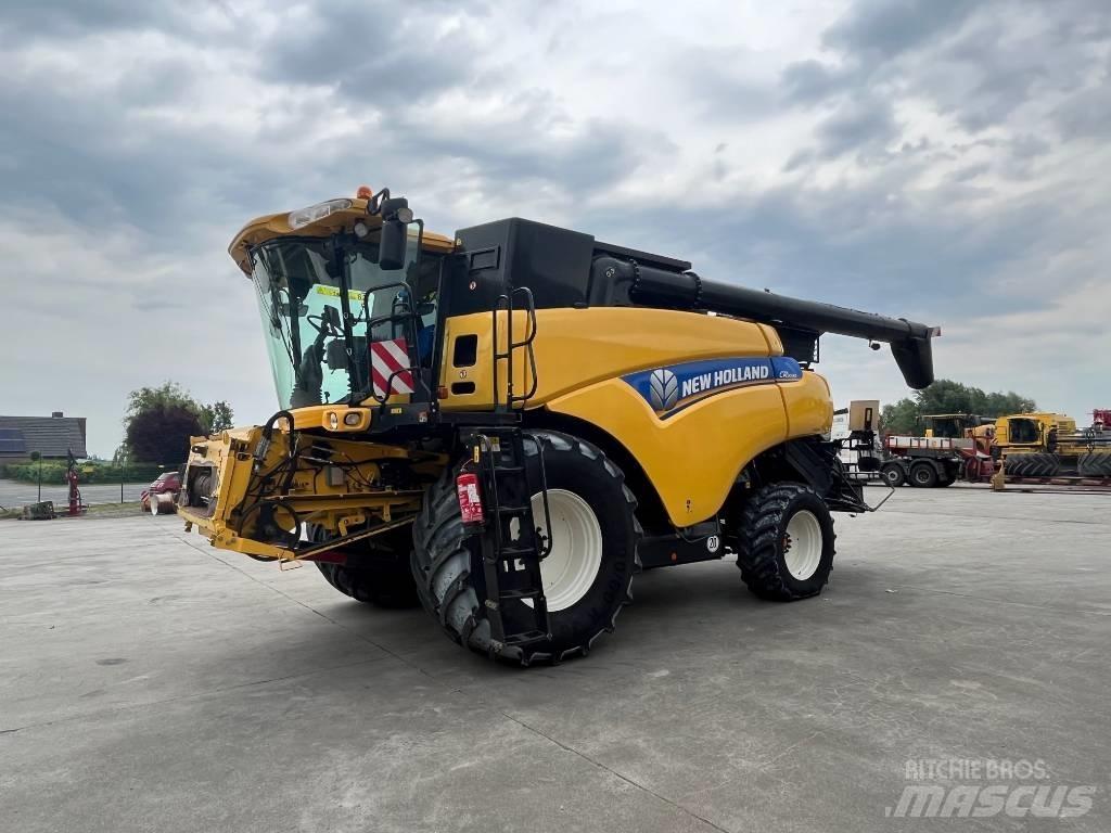 New Holland CR 9090 联合收割机