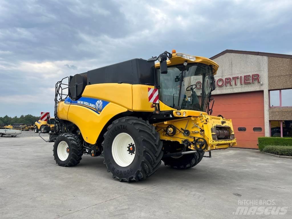 New Holland CR 9090 联合收割机
