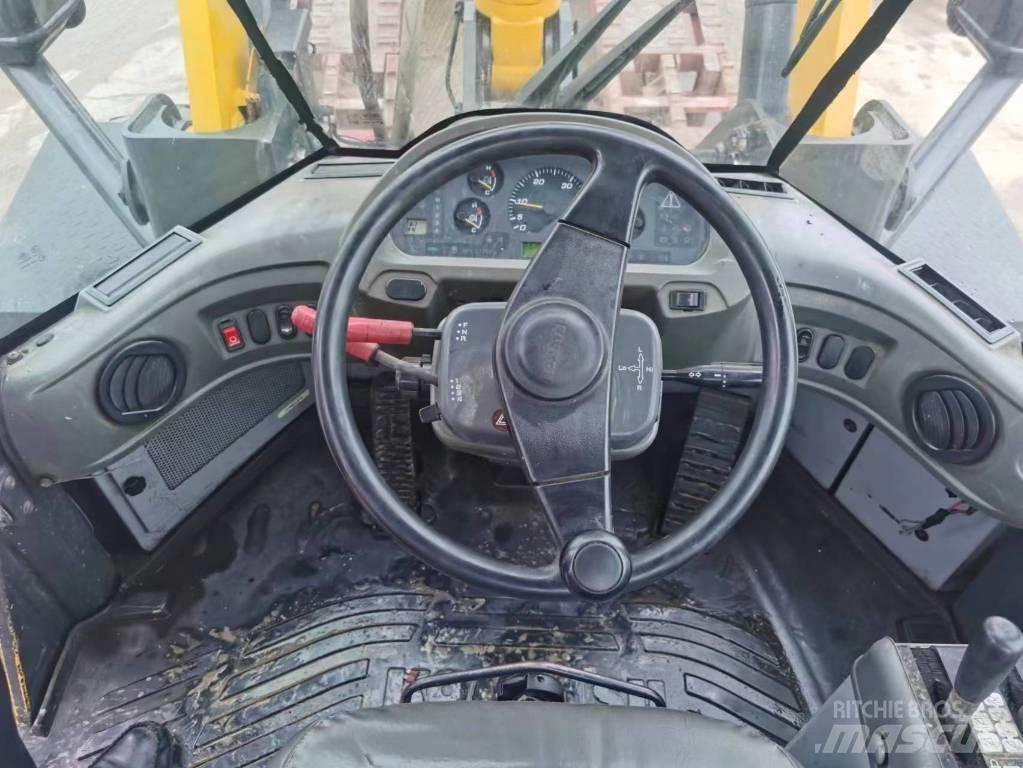 Komatsu WA 380 轮式装载机