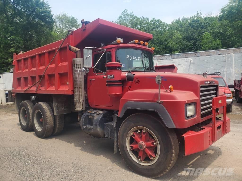 Mack RD 690 SX 自卸式货车