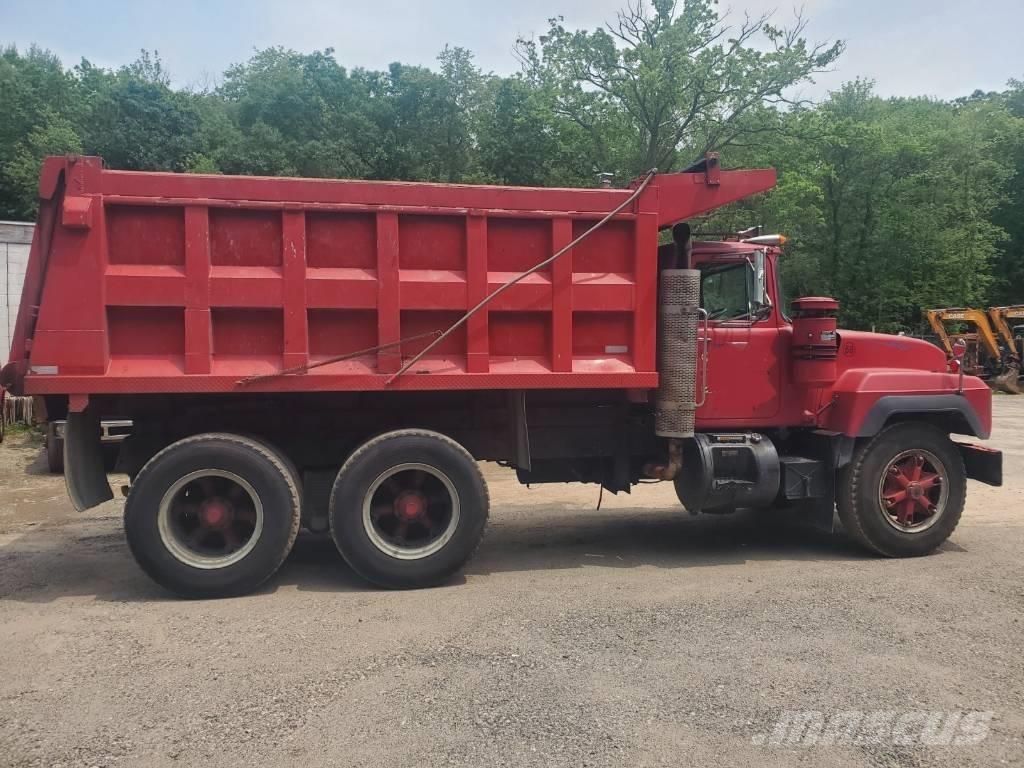 Mack RD 690 SX 自卸式货车
