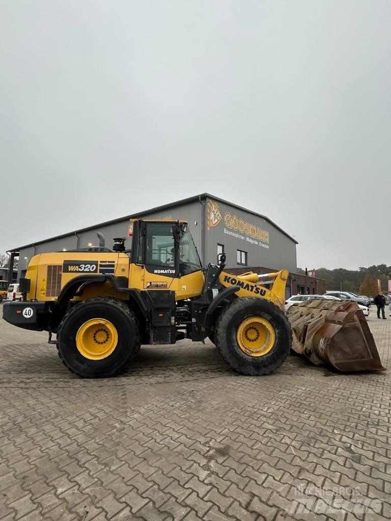 Komatsu WA 320 轮式装载机