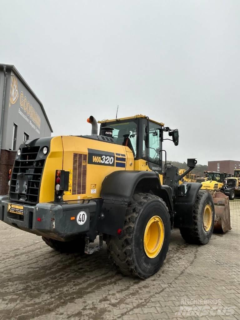 Komatsu WA 320 轮式装载机