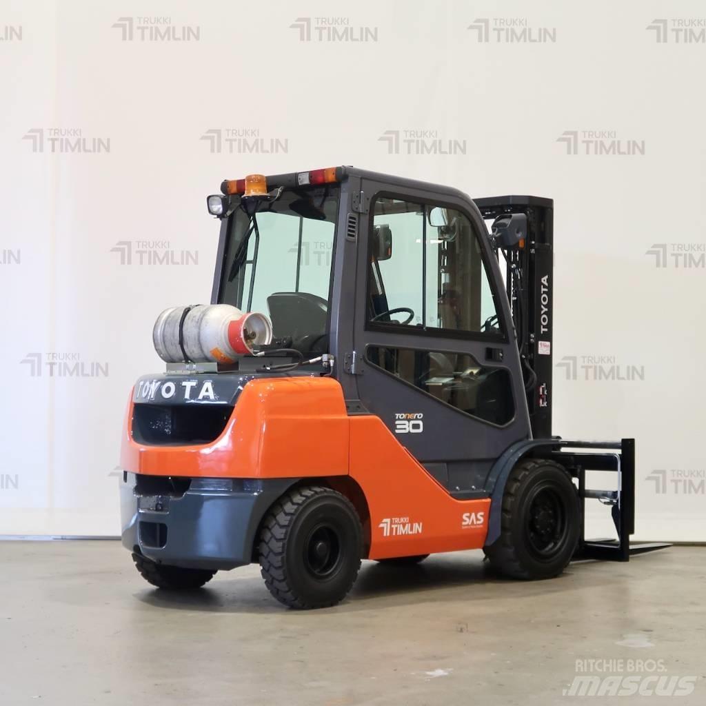 Toyota 02-8FGF30 天然气叉车