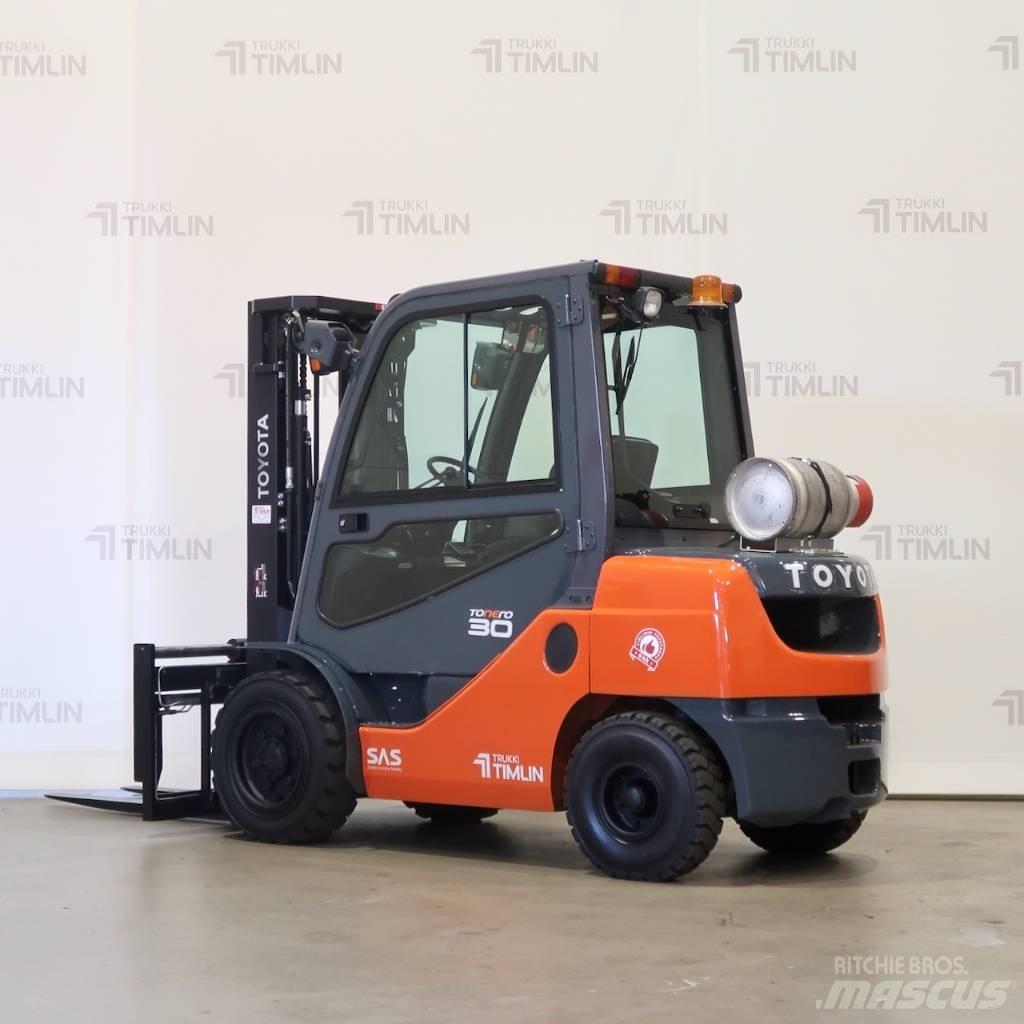 Toyota 02-8FGF30 天然气叉车