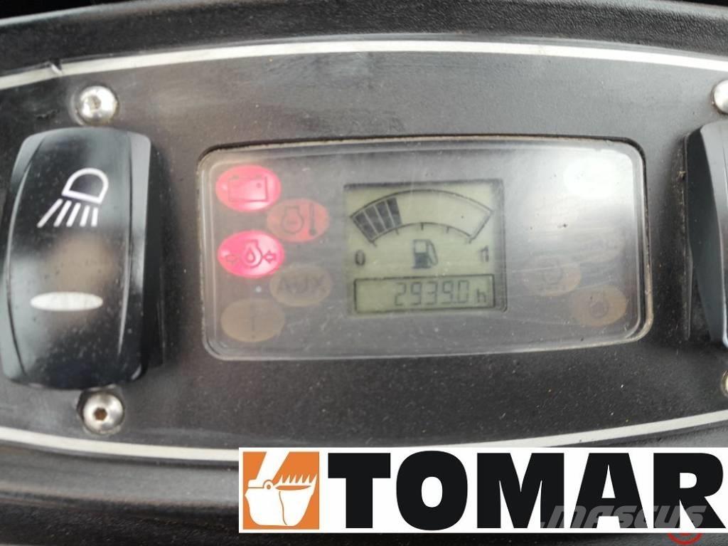 JCB 8018 CTS 小型挖掘机