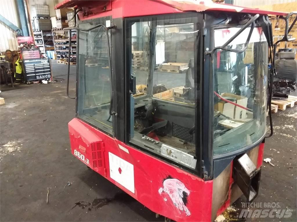 Valmet 860.3 驾驶室与内部