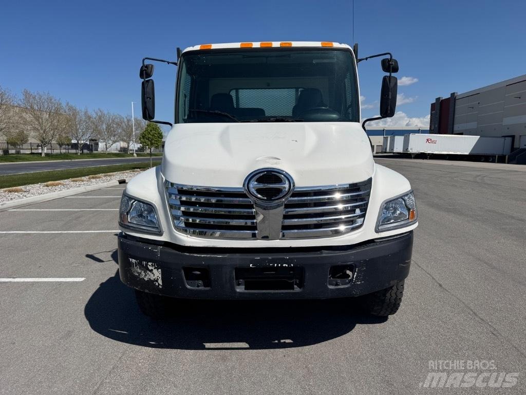 Hino 268 平板栏板货车