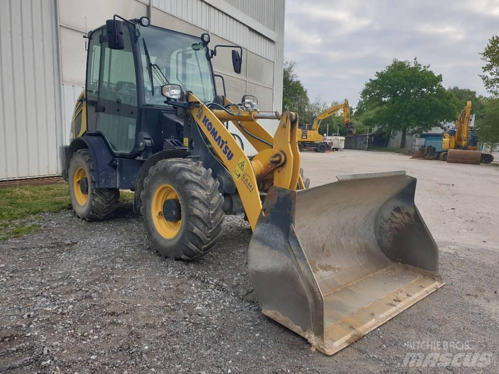 Komatsu WA70M-8 轮式装载机