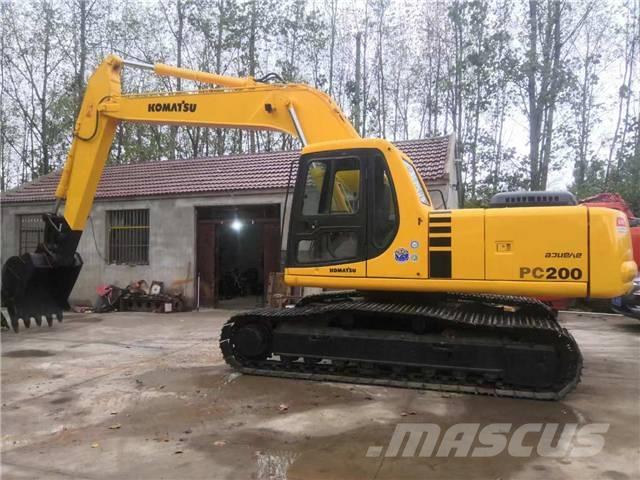 Komatsu pc200-6 履带挖掘机