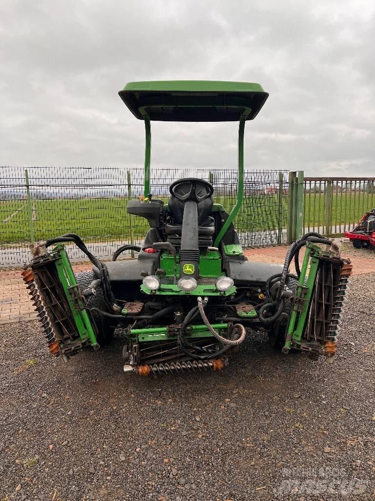 John Deere 8700 球道割草机