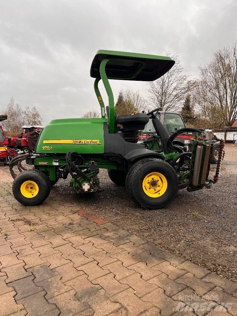 John Deere 8700 球道割草机