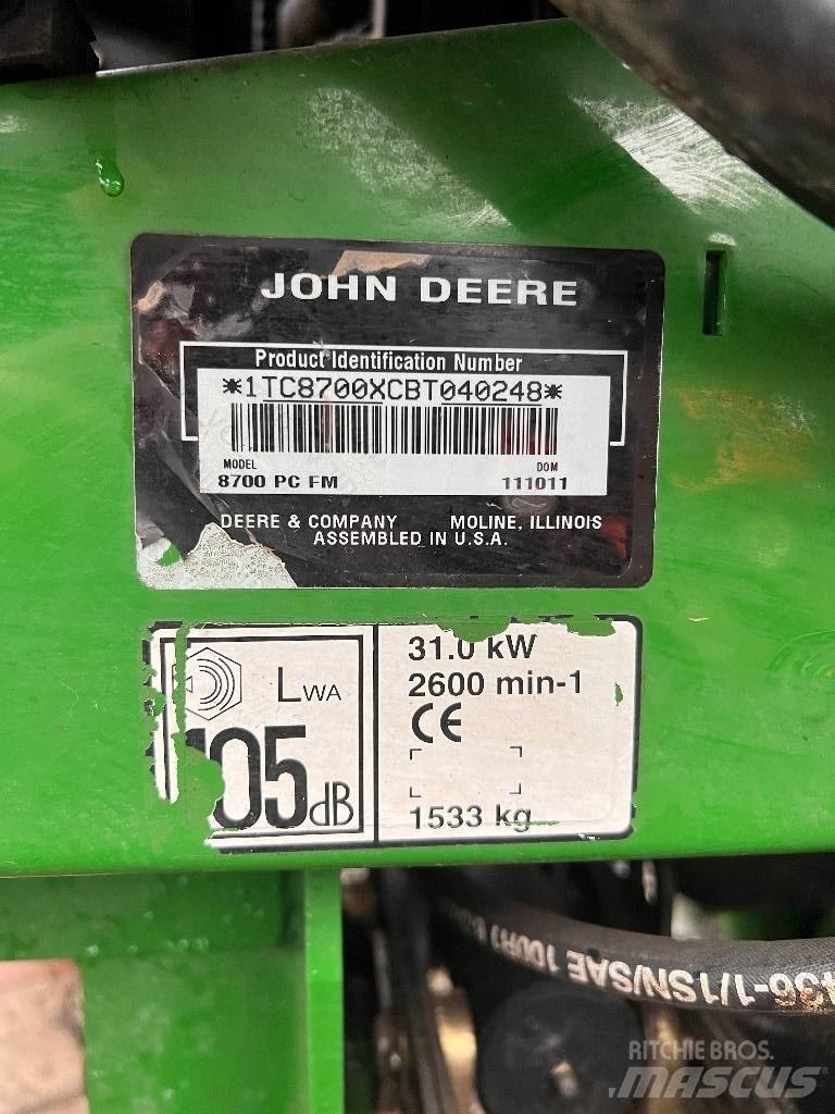 John Deere 8700 球道割草机
