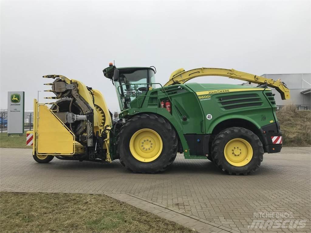 John Deere 8600 自走式青贮饲料收割机