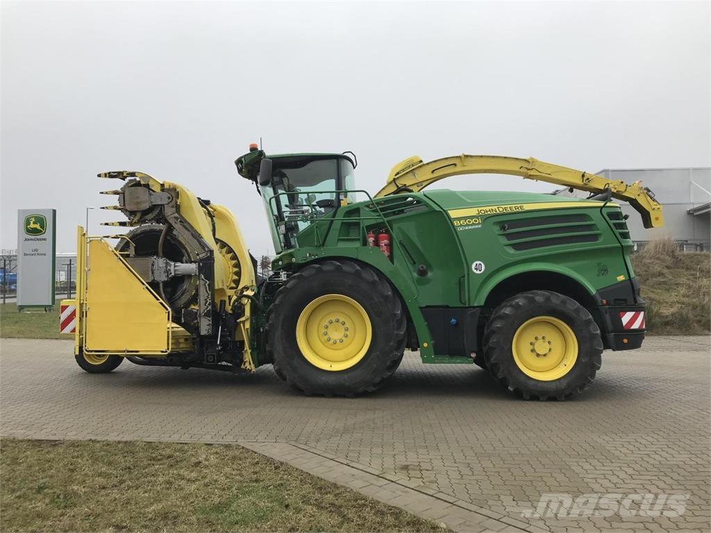 John Deere 8600 自走式青贮饲料收割机