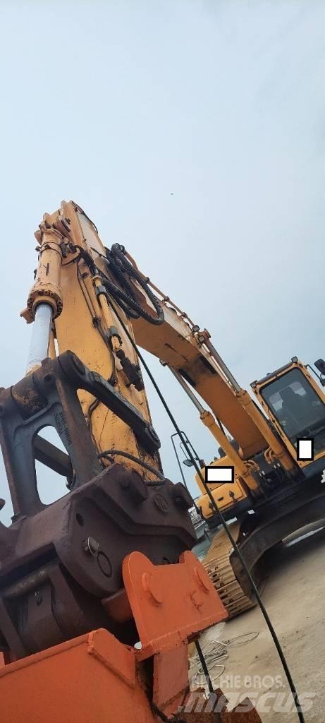 Hyundai Robex 300 LC 履带挖掘机