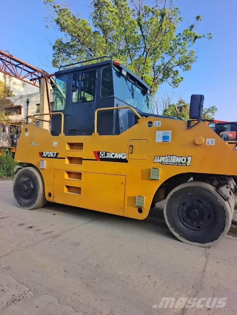 XCMG XP 263 胶轮压路机