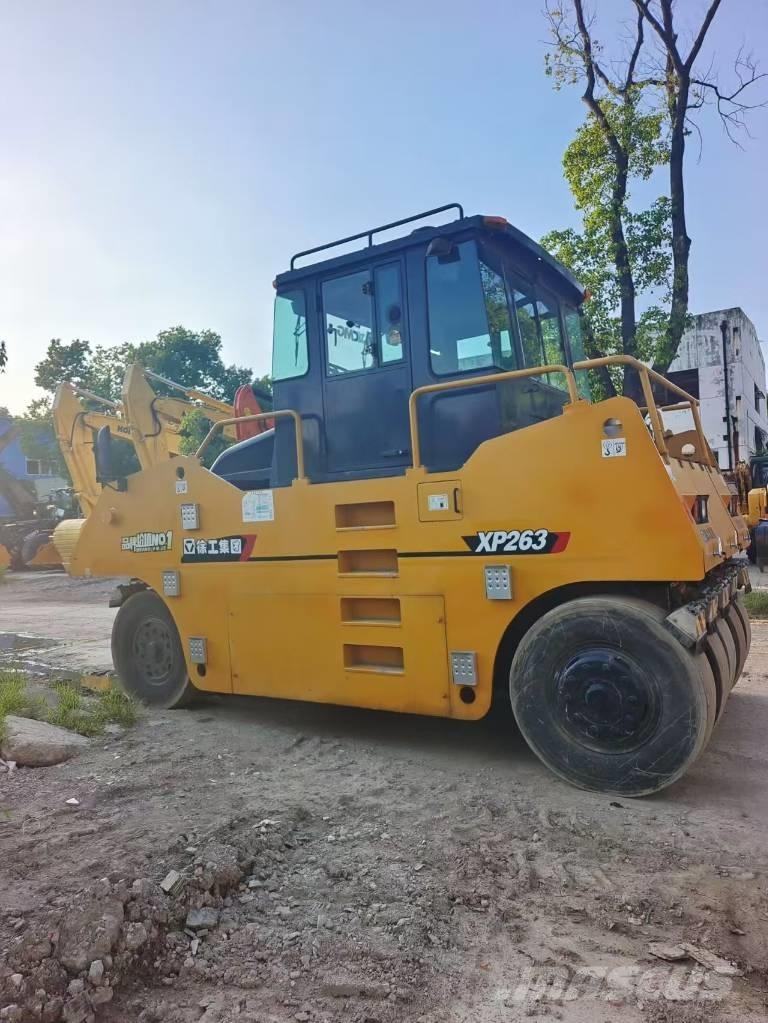 XCMG XP 263 胶轮压路机