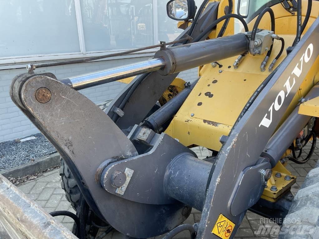 Volvo L 30 G     2018     CE 轮式装载机
