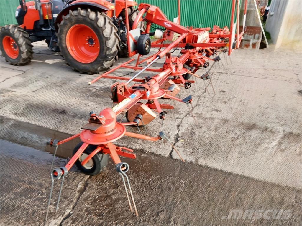 Kuhn GF8501 MH 犁耙和摊草机