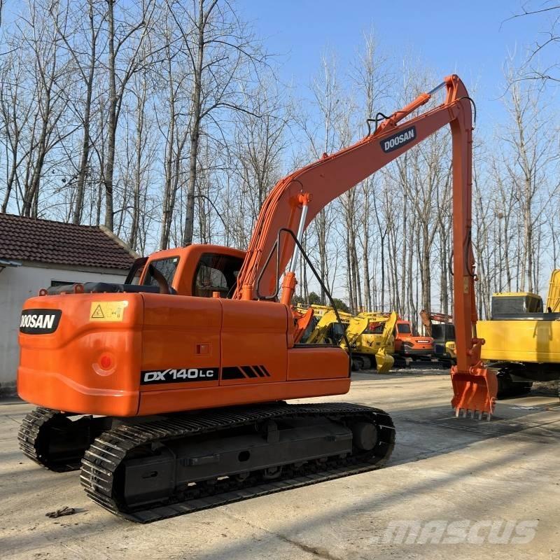 Doosan DX 140 中型挖掘机