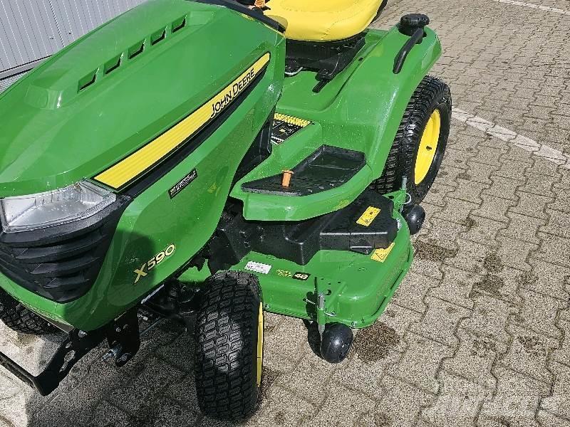 John Deere X590 割草机