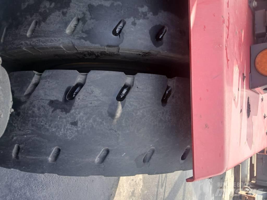 Kalmar DCG100-45ED7 集裝箱车