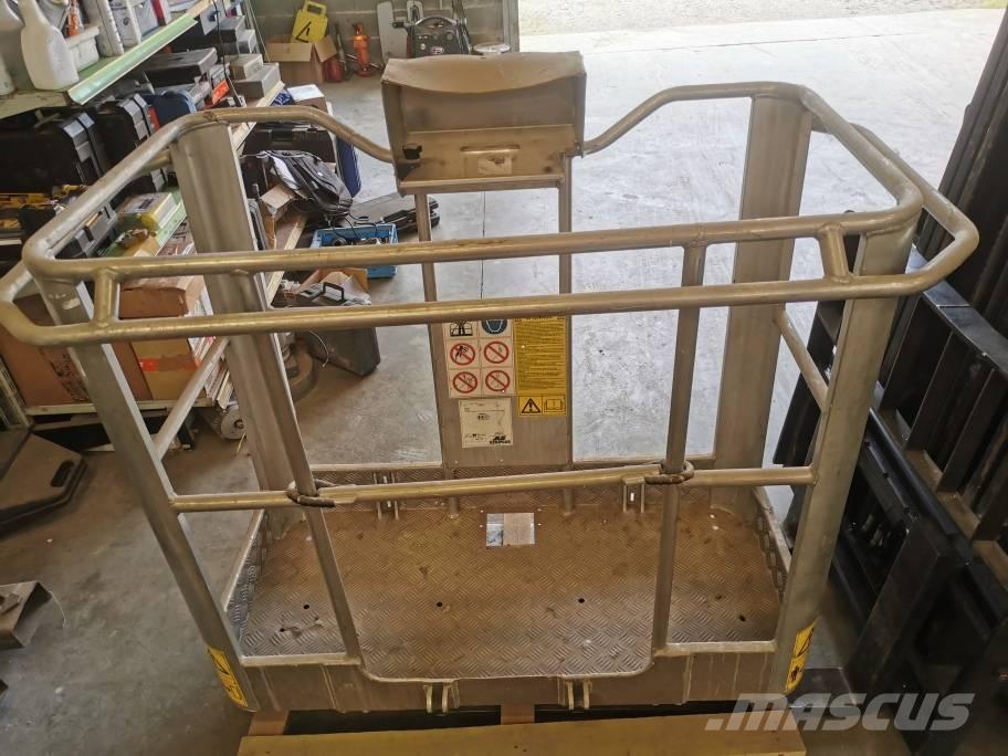 JLG X 20 J 吊杆和铲斗