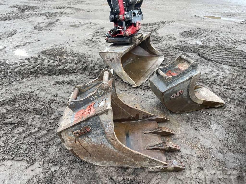 Takeuchi TB 240 小型挖掘机