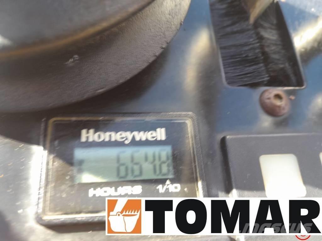 JCB 8008 CTS 小型挖掘机