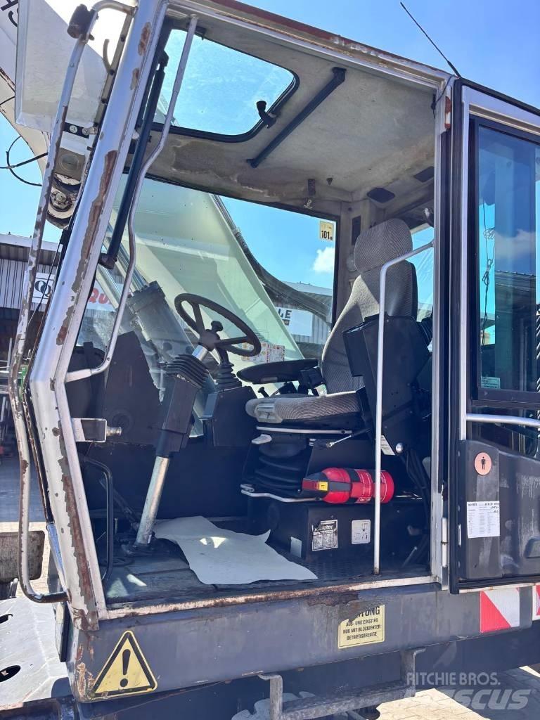 Fuchs MHL 320 工业挖掘机