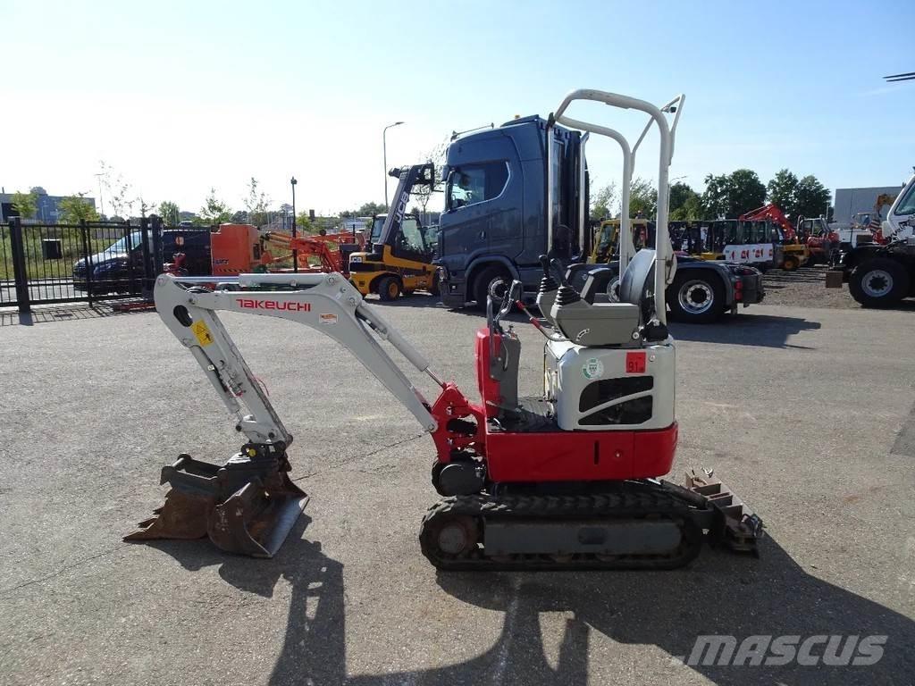 Takeuchi TB210 小型挖掘机