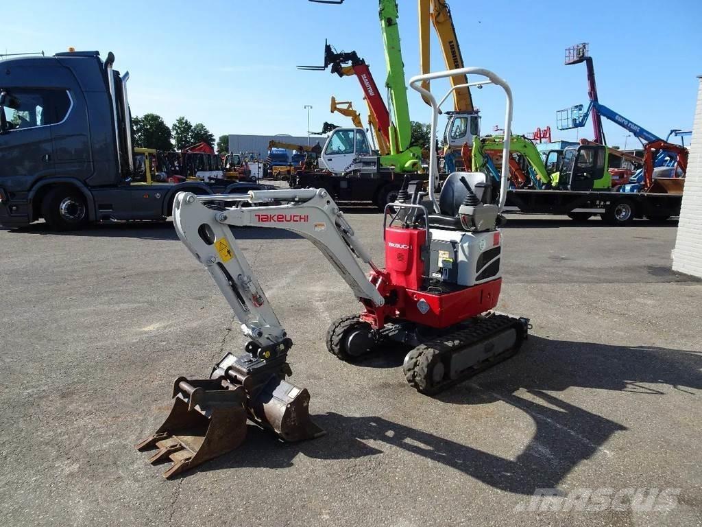 Takeuchi TB210 小型挖掘机