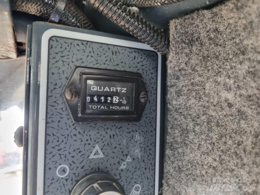 Mustang 2012 滑移装载机