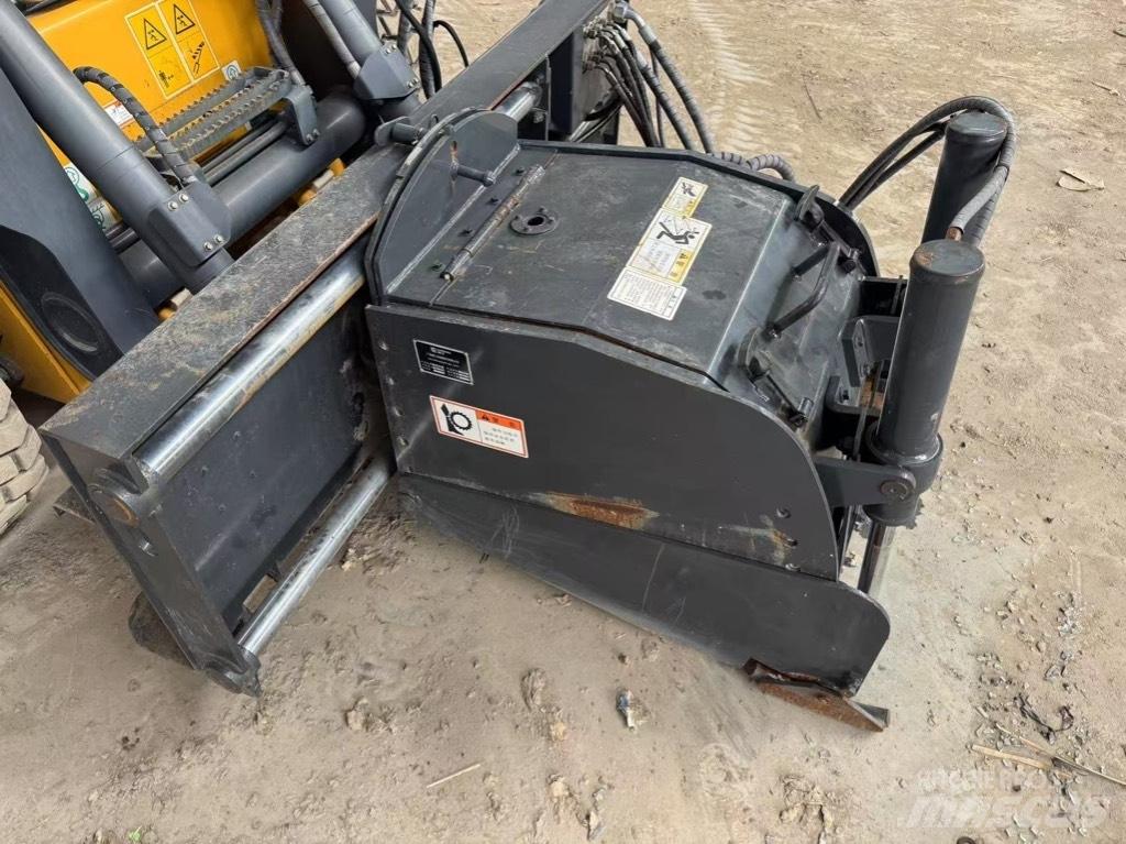LiuGong 385 B 滑移装载机
