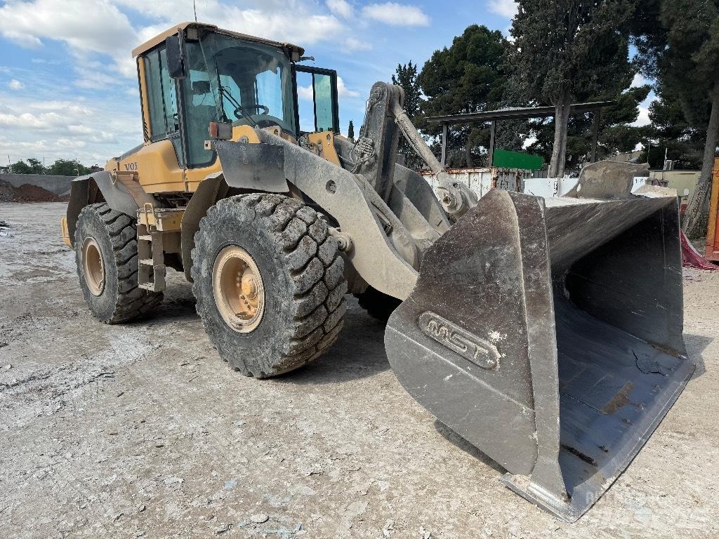 Volvo L 120 F 轮式装载机