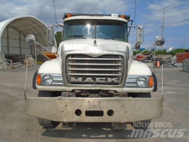 Mack CV 713 自卸式货车