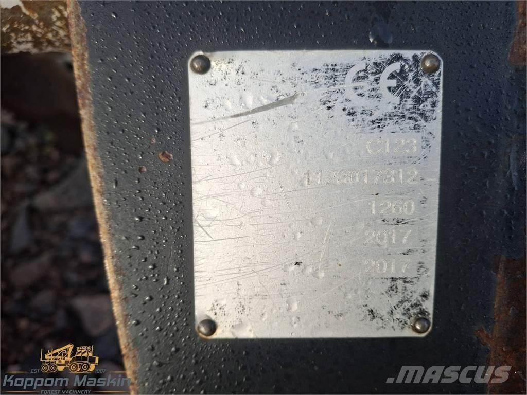 Komatsu c123 收割机机箱