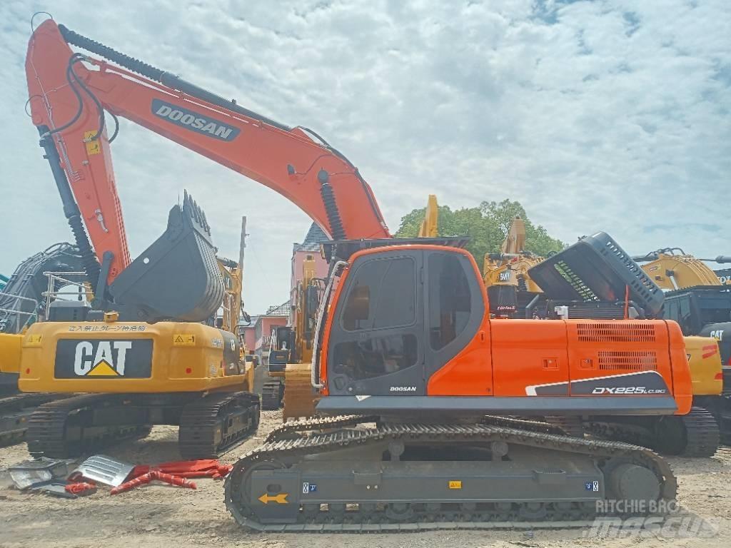 Doosan DX 225LC-9C 履带挖掘机