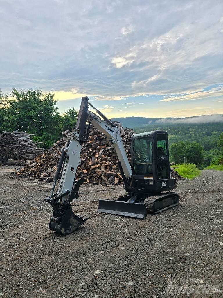 Bobcat E 32 小型挖掘机