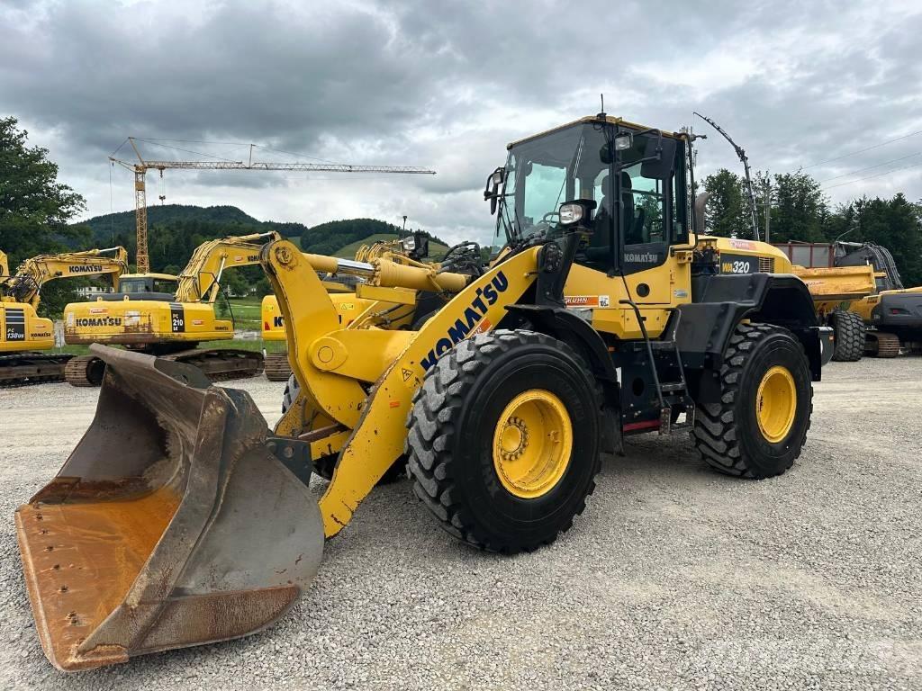 Komatsu WA 320-7 轮式装载机