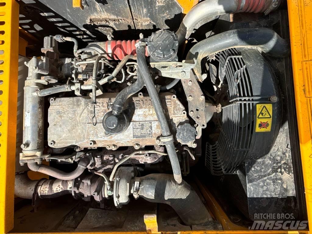 JCB JS 260 LC 履带挖掘机