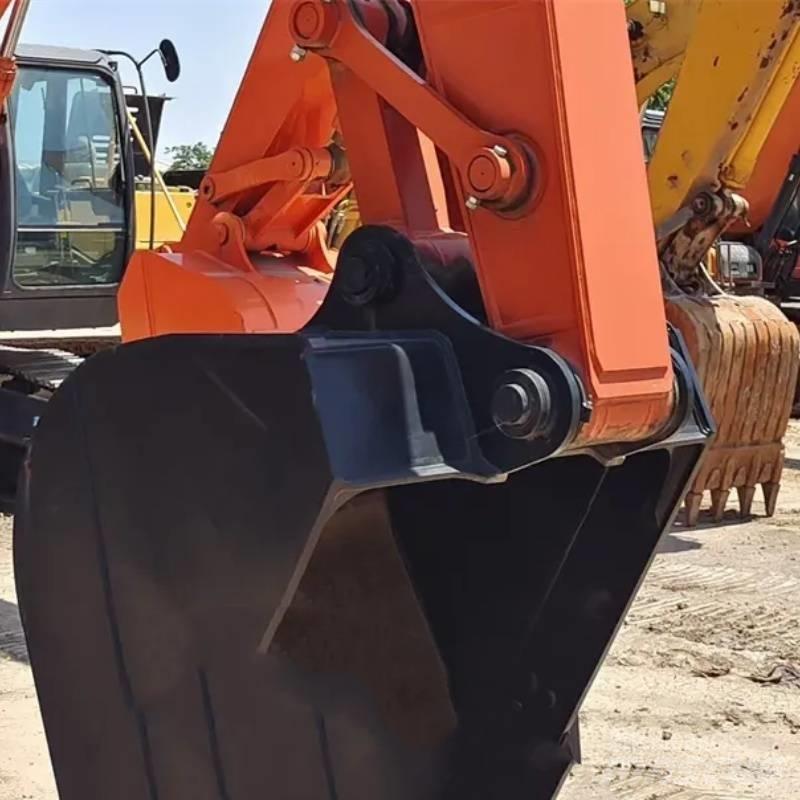 Hitachi ZX 210 履带挖掘机