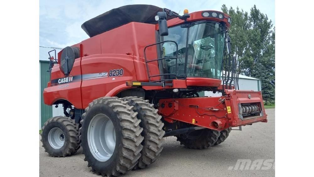 Case IH 8230 联合收割机