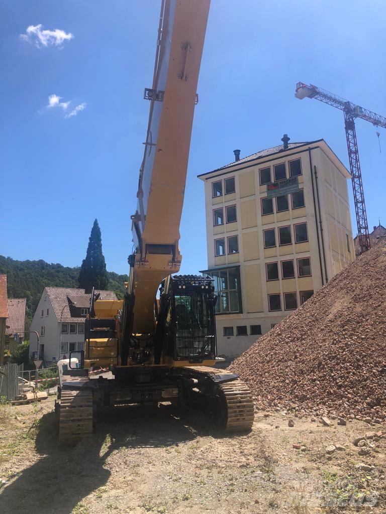 CAT 352 组装挖掘机